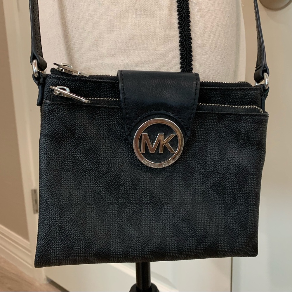 Michael KORS Crossbody Wallet Bag